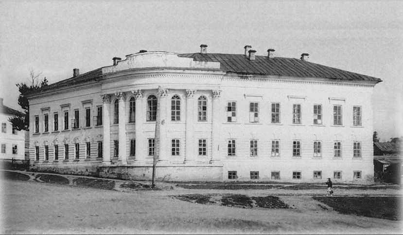 Общественники делают &laquo;Дворик с историей&raquo;