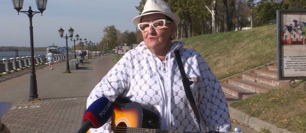 Импровизированные концерты сделали активную костромичку знаменитой