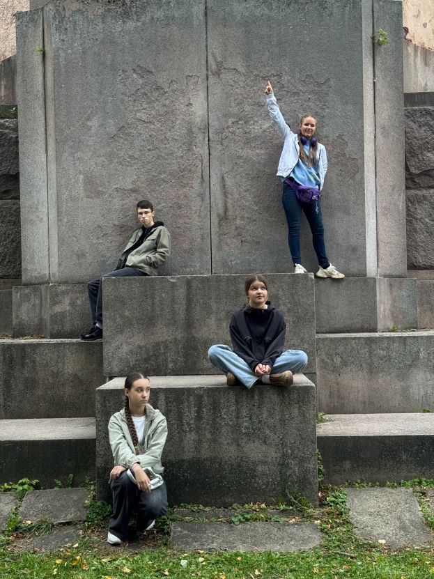 Школа юного фотографа прогулялась по центру Костромы