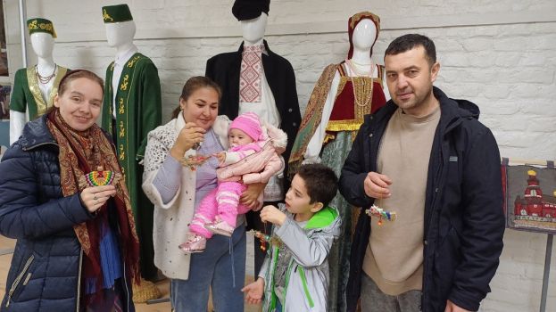 В КДН учат делать новогодние игрушки